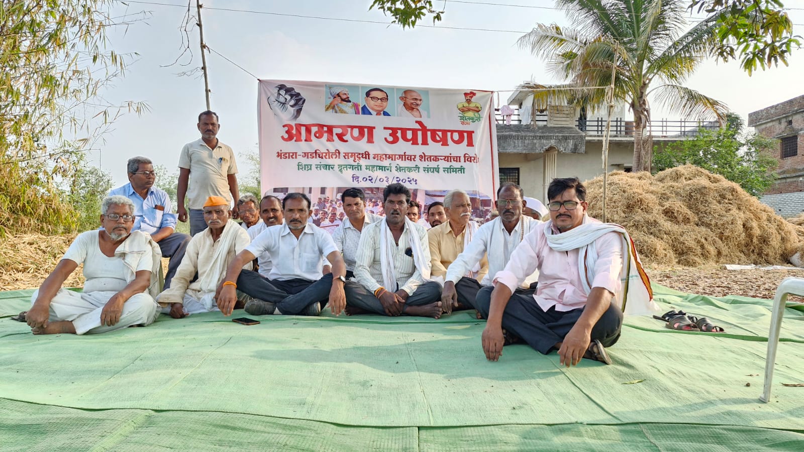 समृद्धी महामार्ग वादाच्या भोवऱ्यात; मुख्यमंत्र्यांनी दखल न घेतल्याने  शेतकरी बसले उपोषणावर