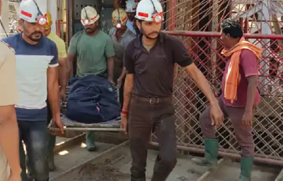 मॅग्नीज खाणीचा बोगदा खचल्याने दोघांचा मृत्यू; चिखला माईन्स येथील घटना